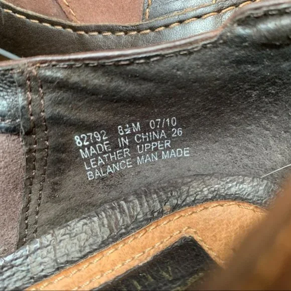 CLARK’S Artisan heeled ankle boots, 8.5. - Picture 8 of 8